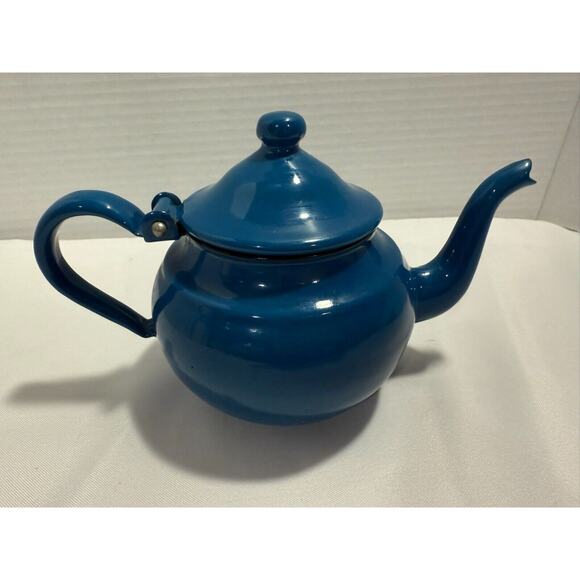 Vintage 1960's Robin egg Blue enamelware Small Teapot, 5 inch - Picture 4 of 15